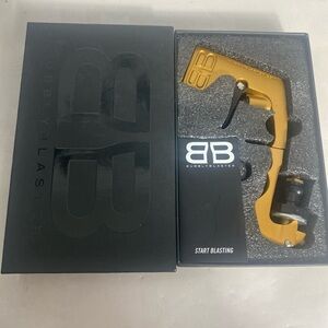 Bubbly Blaster is a champagne saucer/coupe designed by the brand BubblyBlaster